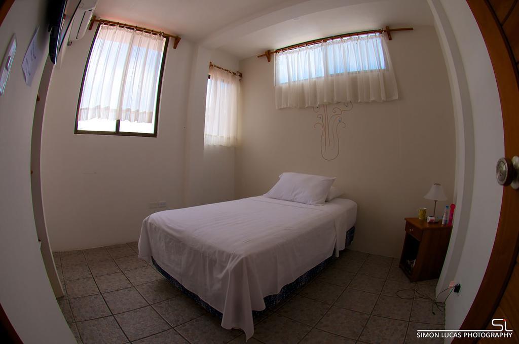 Hostal Aquamarine Puerto Ayora  Habitación foto